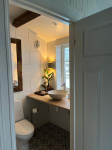 Φωτογραφία από το άλμπουμ του Lofoten suite apartments - Rostad Retro Rorbuer σε Reine +41 φωτογραφίες