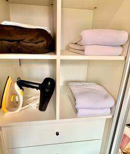 a closet with towels and a sewing machine at #Luxuoso# Lindo e Moderno in Curitiba