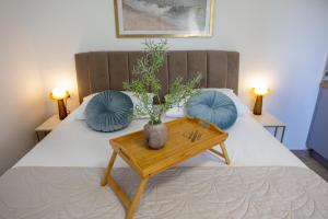 Postel nebo postele na pokoji v ubytování Sea Breeze Studio