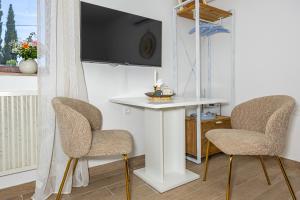 TV a/nebo společenská místnost v ubytování Sea Breeze Studio