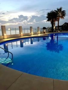 The swimming pool at or close to Beachfront Penthouse Apartment with Large Terrace and Breathtaking Sea Views close to Marbella Spain Még 27 kép