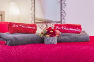 Posteľ alebo postele v izbe v ubytovaní ღ LA CHARMERIE Duplex climatisé à 5min du Vieux Port