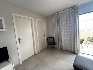 A television and/or entertainment centre at Luminoso apart Mareverde