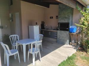 Dapur atau dapur kecil di Recanto dos Amigos