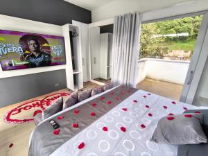 Postel nebo postele na pokoji v ubytování Mirador samsara Penthouse con Jacuzzi al aire libre,piso completo