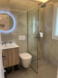 Ένα μπάνιο στο Vista Mare Maisonette