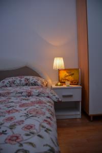 Postel nebo postele na pokoji v ubytování A Cozy Nest in Teslic