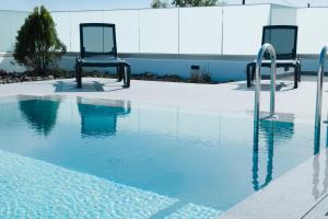 Bazén v ubytování Modern Villa with Private Pool - Olive Grove nebo v jeho okolí