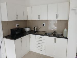 Η κουζίνα ή μικρή κουζίνα στο 336 Victoria Street Woodstock Capetown
