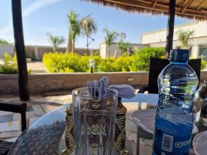 Nápoje v ubytování Dencity Hotel Mandera