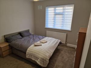 a bedroom with a bed with two towels on it at Glenleven share house in Bristol