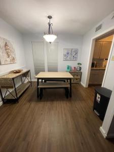 a living room with a table and a kitchen at Cozy 2BR 2BA apt close to Siegen & Womans in Baton Rouge