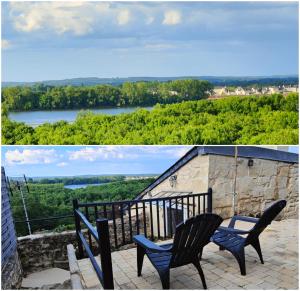 two chairs on a balcony with a view of a river at Le Logis, Villa Beaulieu in Saumur