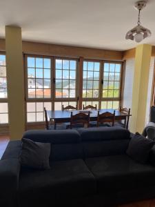 A seating area at A casa do clarete