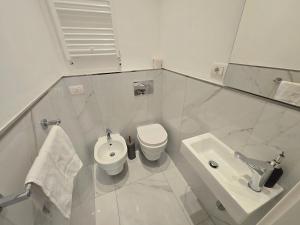 Kúpeľňa v ubytovaní GUVANO Luxury Apartments + 15 fotografií