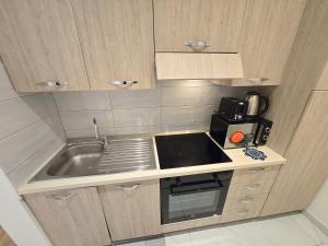 Kuchyňa alebo kuchynka v ubytovaní GUVANO Luxury Apartments
