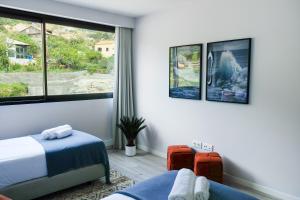 Postel nebo postele na pokoji v ubytování New 3 Bedroom Luxury Family Apartment - Airco, King Size Beds, Fully equipped kitchen, Balcony, Washingmachine, 2 bathrooms, Free parking, Fast Internet, 142m2