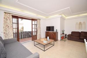 Μια τηλεόραση ή/και κέντρο ψυχαγωγίας στο Cascais Center Apartment - 500 m from the beach