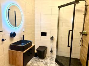 Koupelna v ubytování Apartmány ASYMETRIK s parkováním a možností snidaně