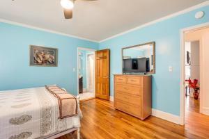 Home 1 Mi to Dtwn Conway Great for Beach Days!客房内的一张或多张床位