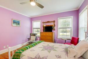 Home 1 Mi to Dtwn Conway Great for Beach Days!客房内的一张或多张床位