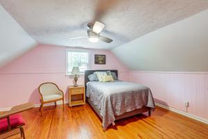 Home 1 Mi to Dtwn Conway Great for Beach Days!客房内的一张或多张床位