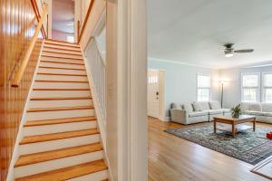 Home 1 Mi to Dtwn Conway Great for Beach Days!的休息区