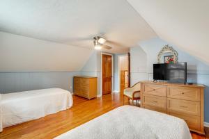 Home 1 Mi to Dtwn Conway Great for Beach Days!客房内的一张或多张床位