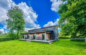 Budova, kde se chata nachází