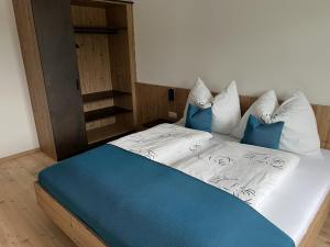 A bed or beds in a room at Studler-Eck