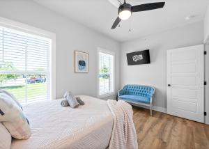 Postel nebo postele na pokoji v ubytování Queens Quarters at The Spot on 281 Liberty Pkwy + 31 fotografií