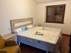 Postel nebo postele na pokoji v ubytování Casa de Outes