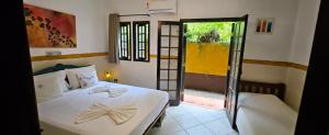 Cama ou camas em um quarto em Hotel Pousada Katmandu