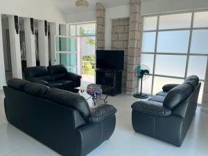 Χώρος καθιστικού στο Las Fuentes Casa jardín alberca con caldera opcional