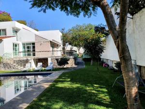 Κήπος έξω από το Las Fuentes Casa jardín alberca con caldera opcional