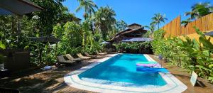 A piscina localizada em Hotel Pousada Katmandu ou nos arredores