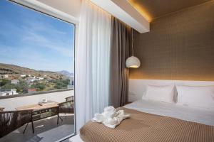 A bed or beds in a room at Lambis Studios & Apartments Még 37 kép