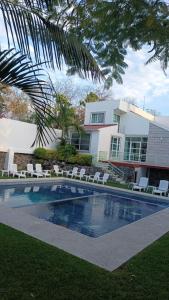 Πισίνα στο ή κοντά στο Las Fuentes Casa jardín alberca con caldera opcional