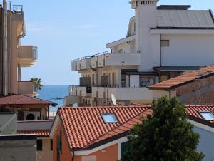 Γενική θέα στη θάλασσα ή θέα στη θάλασσα από  αυτό το διαμέρισμα +8 φωτογραφίες