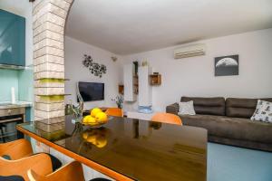 Un televizor și/sau centru de divertisment la Villa Fermaj