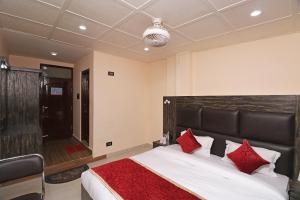 Postel nebo postele na pokoji v ubytování Hotel O Abc Residency