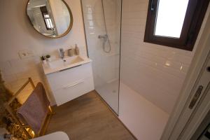 Ένα μπάνιο στο El Secreto de Setenil +7 φωτογραφίες