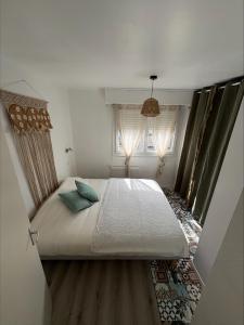 Postel nebo postele na pokoji v ubytování Loni