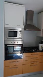 Η κουζίνα ή μικρή κουζίνα στο Apartamento Novo com Piscina Olhão