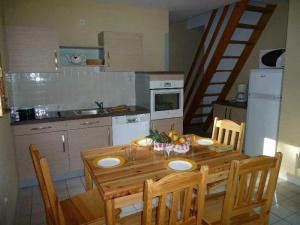 a kitchen with a wooden table with chairs and a dining room at ZEcamping 4 étoiles pataugeoire piscine chiens acceptés tente 25m2 in Meyronne