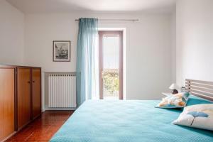 Ένα ή περισσότερα κρεβάτια σε δωμάτιο στο Marilena's large apartament