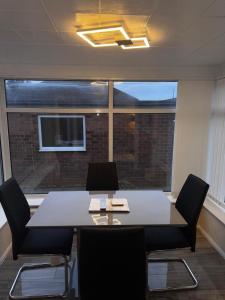 Gallery image of 230 Councillor Lane in Cheadle
