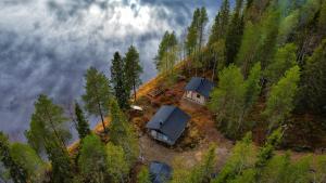 an aerial view of a house on a hill with trees at Kutulammen erämökki saunalla in Ranua