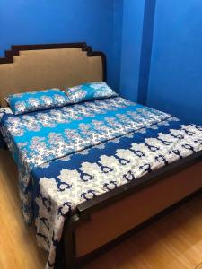 Giường trong phòng chung tại Aviel Transient Room