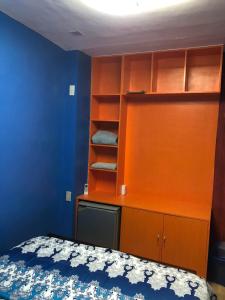 Giường trong phòng chung tại Aviel Transient Room